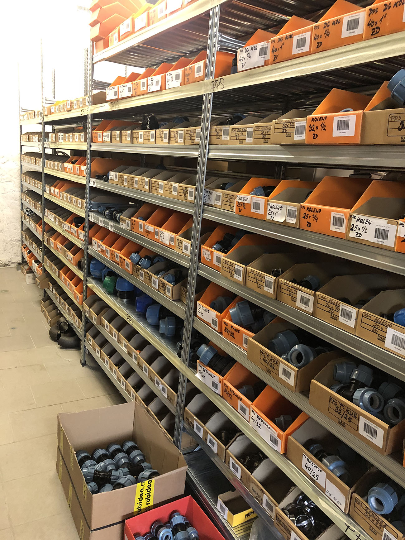 Máme rozsáhlé sklady materiálů