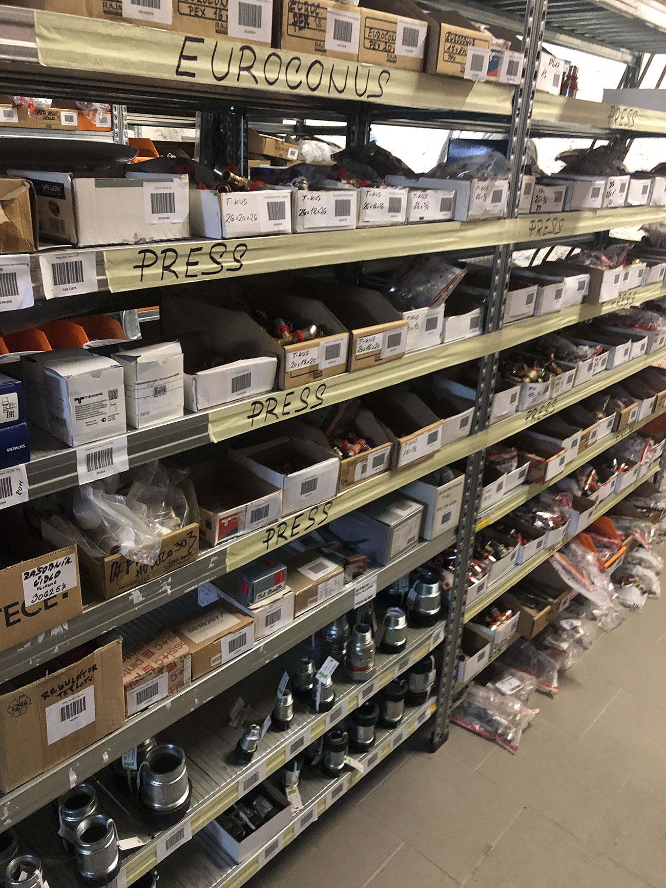 Máme rozsáhlé sklady materiálů